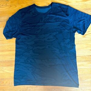 Lululemon Men’s Barry’s Bootcamp Tshirt L